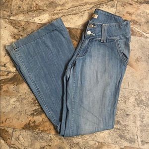 Very nice jeans..gently used size 9 ...